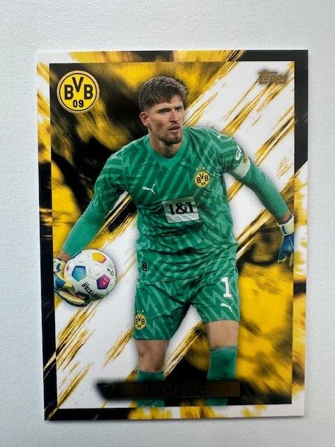 Topps Vernissage Borussia Dortmund 2023/24 Gregor Kobel Base Card - No.1