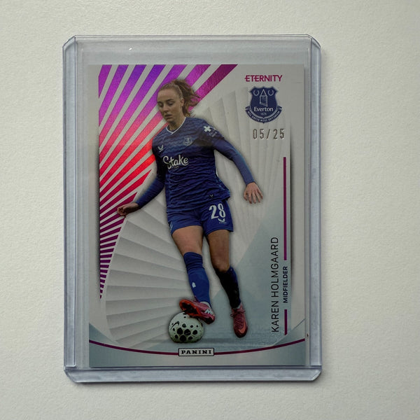 Panini Eternity WSL 25/26 Karen Holmgaard Base Magenta /25 Everton Card